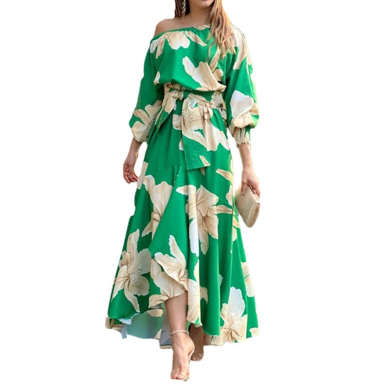 Kvinnors Elegant Maxi Klänning med Off-Shoulder Design och Volang Detaljer Mirla-Eva Jonsson