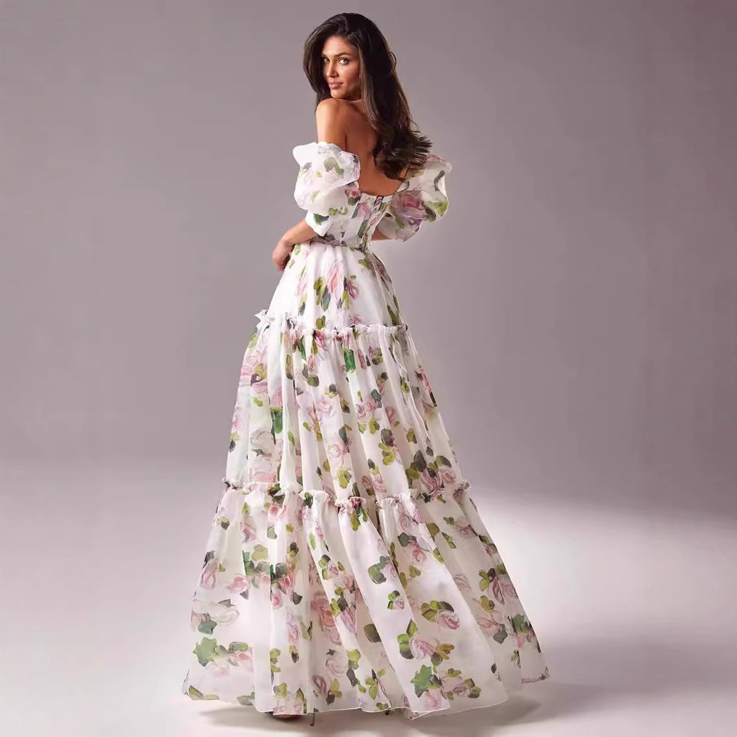 Kvinnors Elegant Maxi Klänning med Off-the-Shoulder Volangärmar och Blommiga Accenter-Eva Jonsson