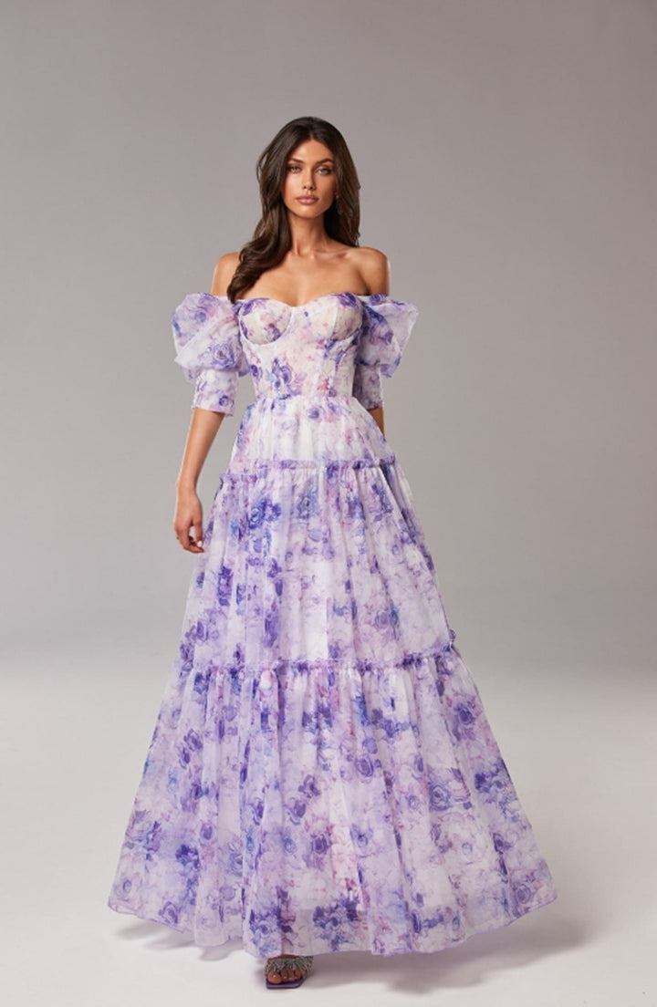 Kvinnors Elegant Maxi Klänning med Off-the-Shoulder Volangärmar och Blommiga Accenter-Eva Jonsson