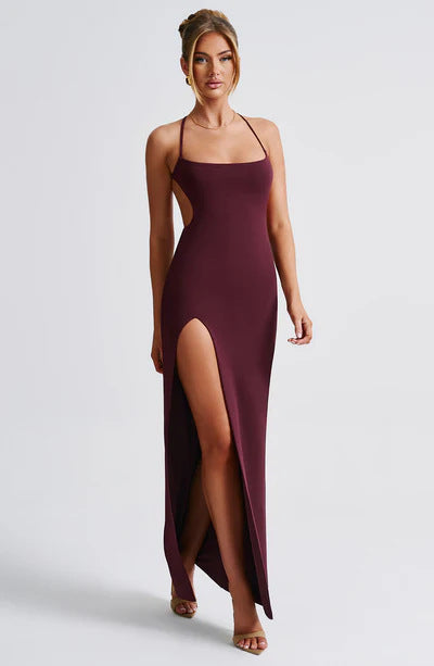 Kvinnors Elegant Maxi Klänning med Sidofålla och Tunna Remmar-Eva Jonsson