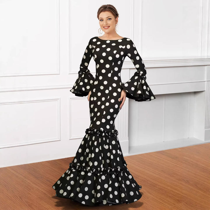 Kvinnors Elegant Maxi Klänning med Slående Volang och Prickar-Eva Jonsson
