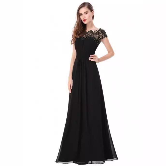 Kvinnors Elegant Maxi Klänning med Spets Topp och Flödande Kjol-Eva Jonsson
