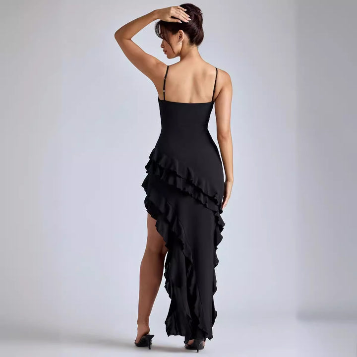 Kvinnors Elegant Maxi Klänning med Voluminösa Rynkdetaljer och Sexy Slits-Eva Jonsson