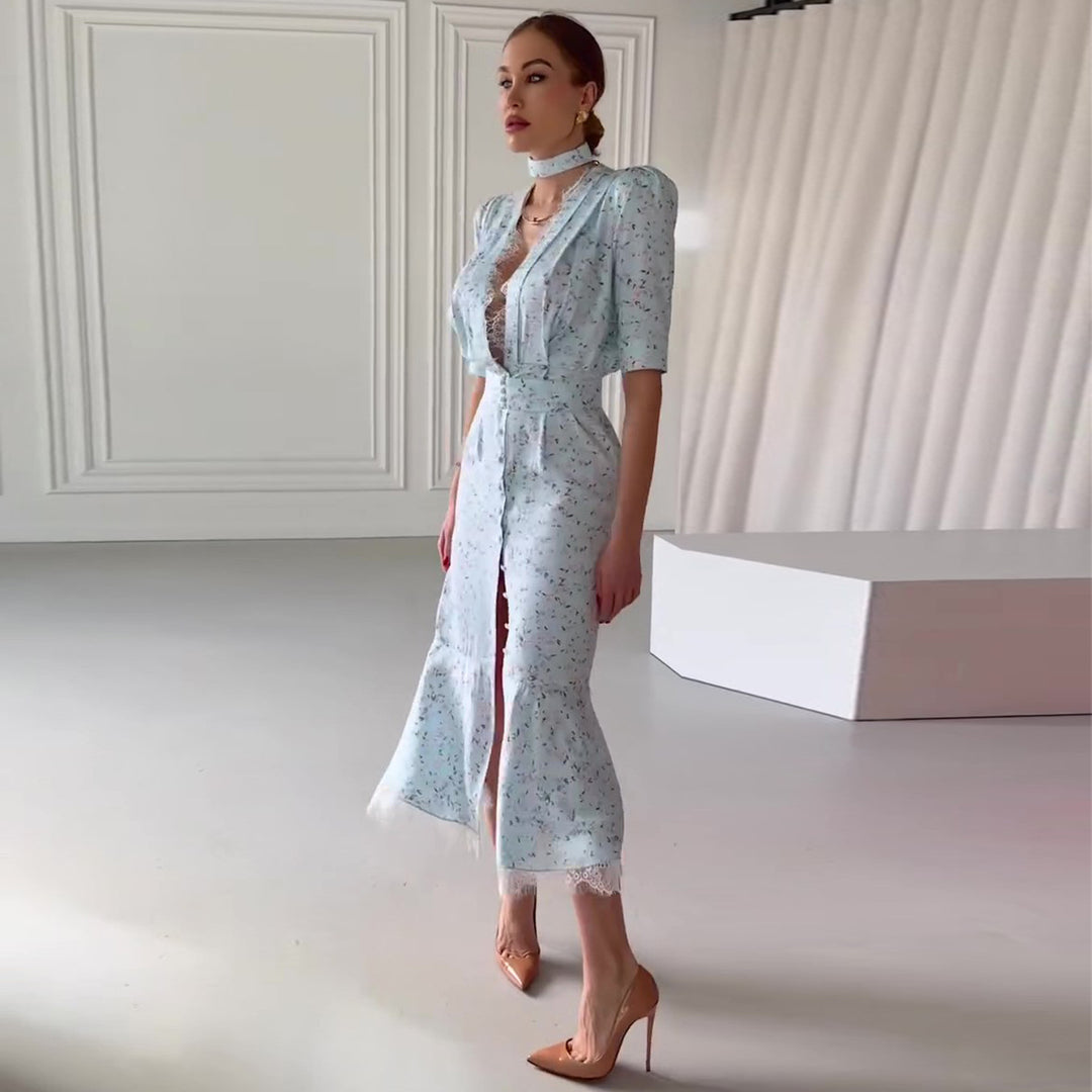 Kvinnors Elegant Midi Klänning med Glittrande Chiffon och Djup V-Hals-Eva Jonsson
