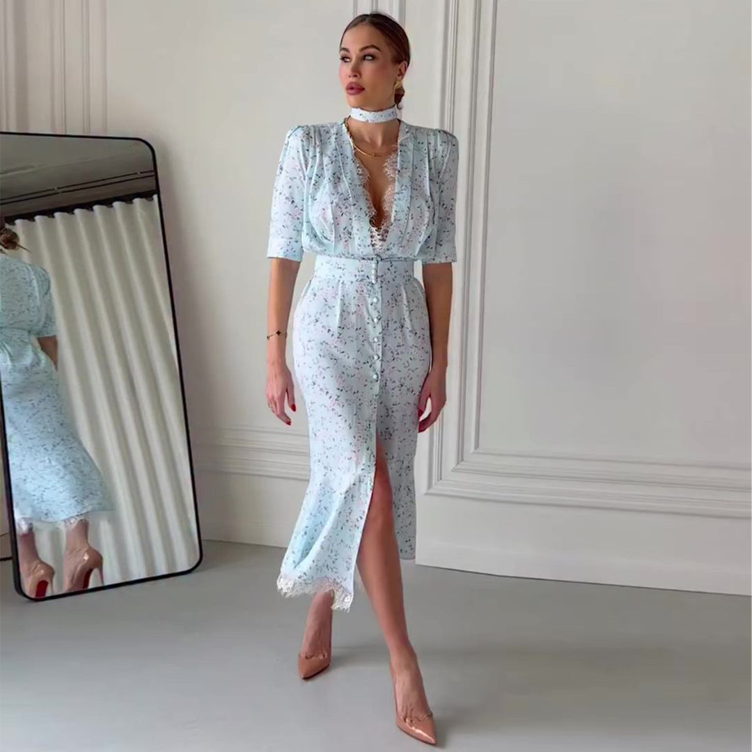 Kvinnors Elegant Midi Klänning med Glittrande Chiffon och Djup V-Hals-Eva Jonsson