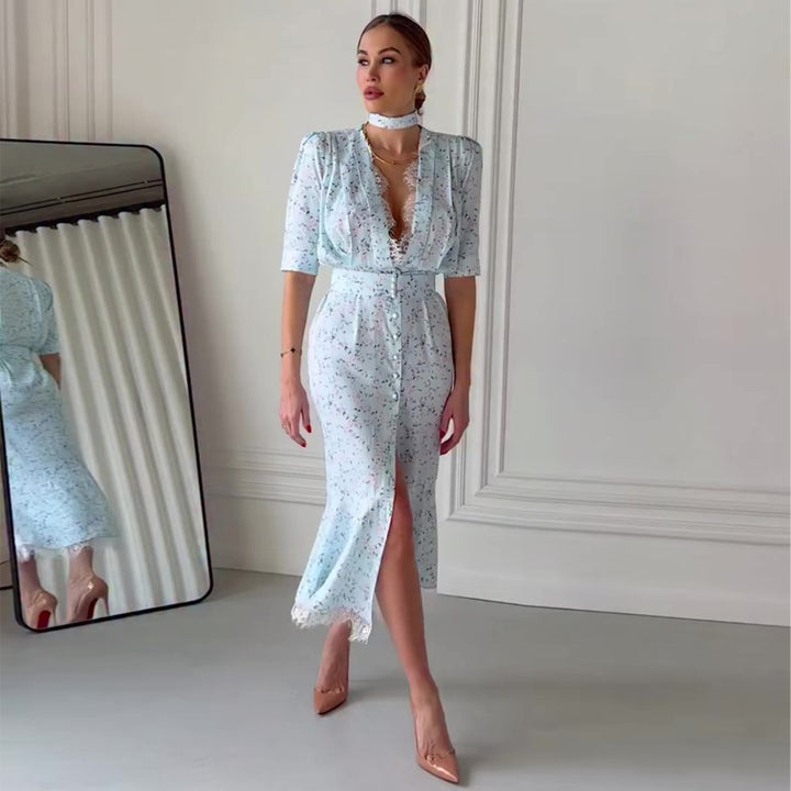 Kvinnors Elegant Midi Klänning med Glittrande Chiffon och Djup V-Hals-Eva Jonsson