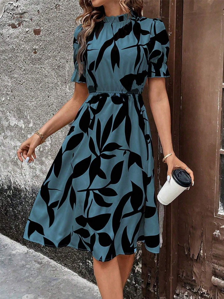 Kvinnors Elegant Midi Klänning med Stilig Växtmönster och Elastisk Midja Mirla-Eva Jonsson