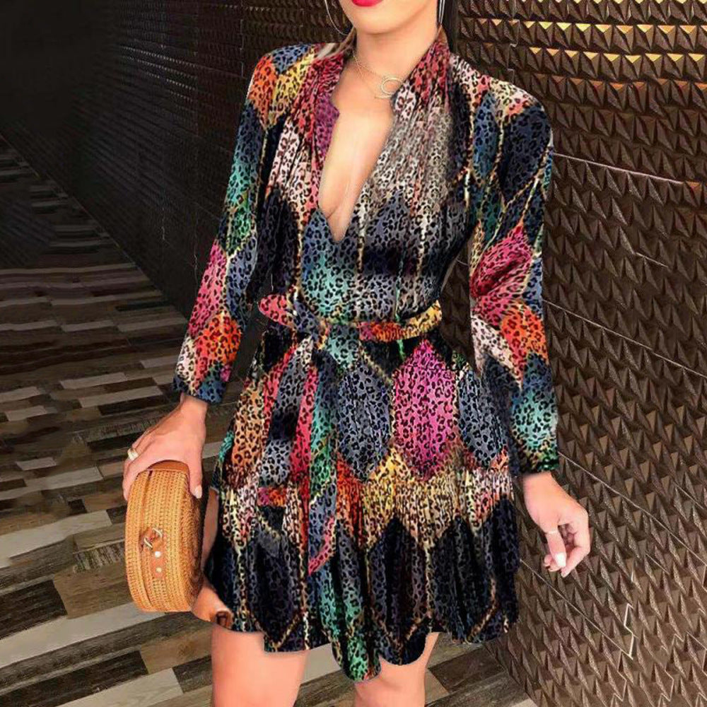 Kvinnors Elegant Miniklänning i Modern Djurtryck Mirla-Eva Jonsson