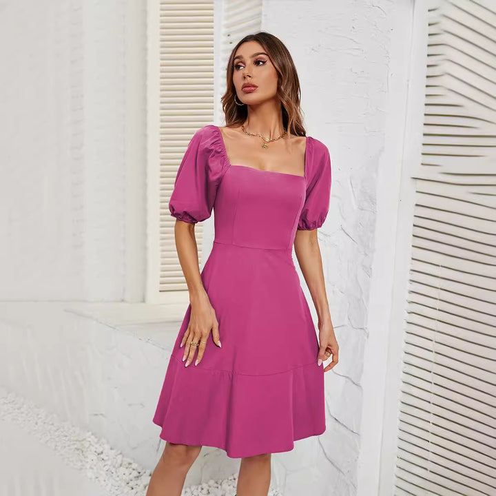Kvinnors Elegant Off-Shoulder Klänning med Voluminösa Puffärmar och Asymmetrisk Klipp-Eva Jonsson