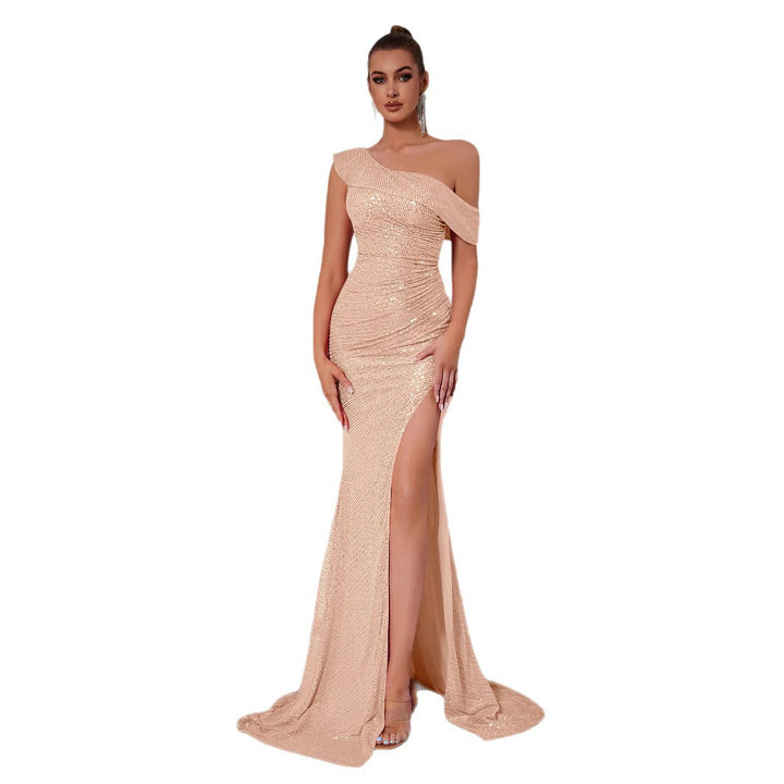 Kvinnors Elegant Off-Shoulder Kvällsklänning med Glittrande Paljetter och Hög Slits Mirla-Eva Jonsson