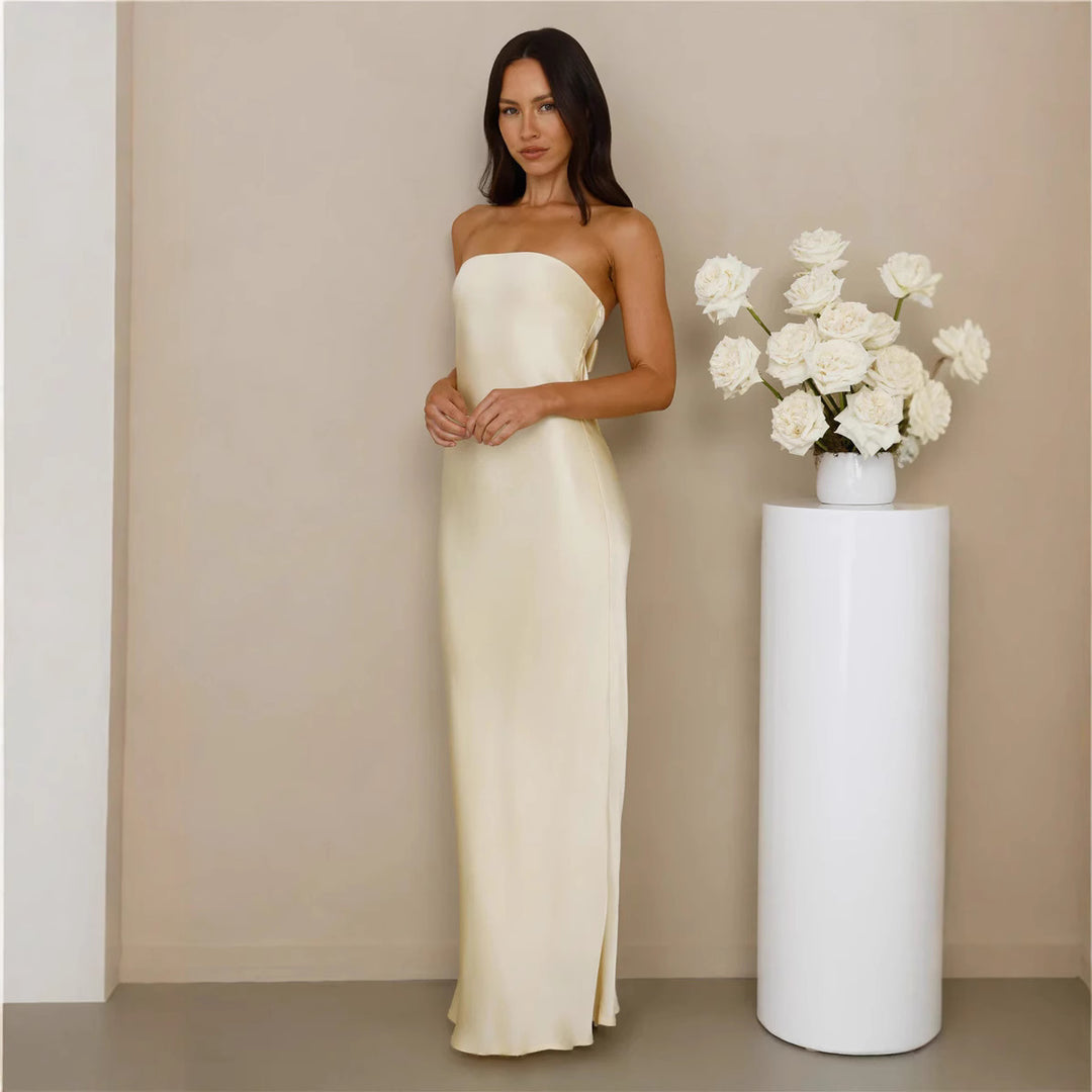 Kvinnors Elegant Off-Shoulder Maxi Klänning Gjord av Satin-Liknande Material-Eva Jonsson