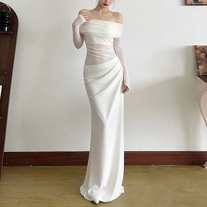 Kvinnors Elegant Off-Shoulder Maxi Klänning med Volangdetaljer och Lång Ärmel Mirla-Eva Jonsson