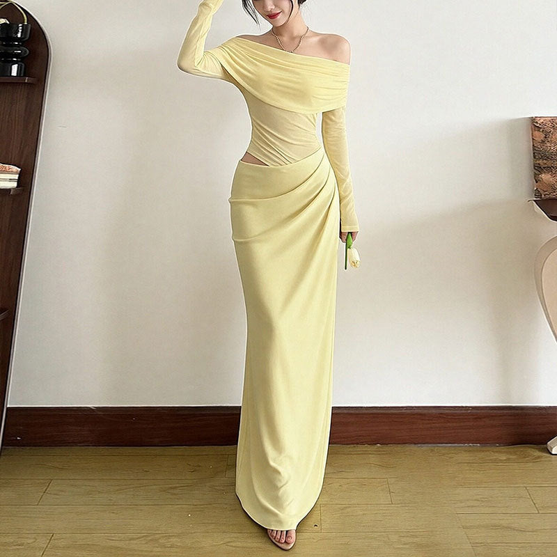 Kvinnors Elegant Off-Shoulder Maxi Klänning med Volangdetaljer och Lång Ärmel Mirla-Eva Jonsson