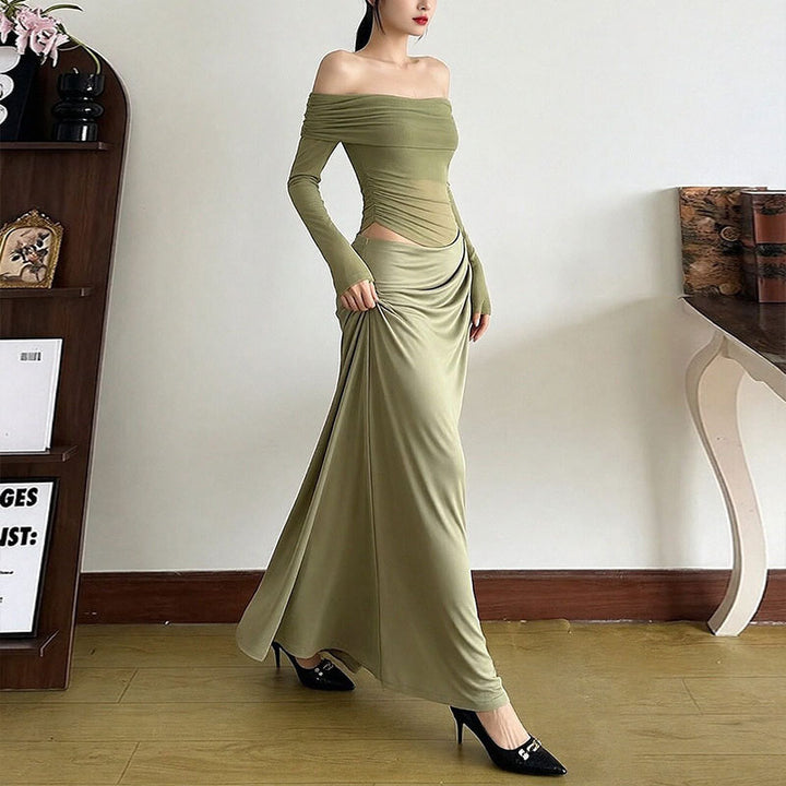 Kvinnors Elegant Off-Shoulder Maxi Klänning med Volangdetaljer och Lång Ärmel Mirla-Eva Jonsson