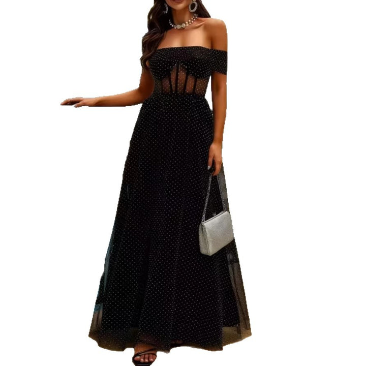 Kvinnors Elegant Off-Shoulder Maxiklänning med Genomskinliga Insatser och Prickigt Mönster Mirla-Eva Jonsson
