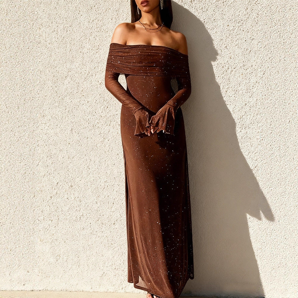 Kvinnors Elegant, Off-the-shoulder Kvällsklänning med Funklande Paljettkant och Figursydd Silhouette-Eva Jonsson