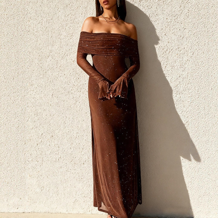 Kvinnors Elegant, Off-the-shoulder Kvällsklänning med Funklande Paljettkant och Figursydd Silhouette-Eva Jonsson