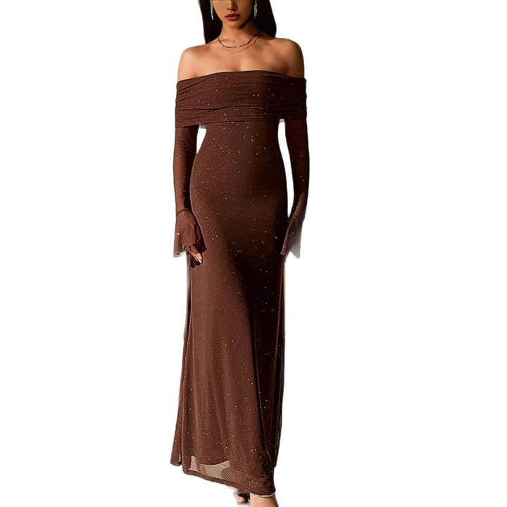 Kvinnors Elegant, Off-the-shoulder Kvällsklänning med Funklande Paljettkant och Figursydd Silhouette-Eva Jonsson