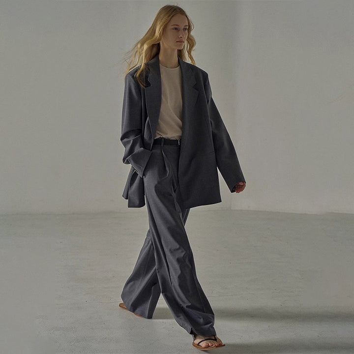 Kvinnors Elegant Oversized Blazer med Noble Cut Mirla-Eva Jonsson