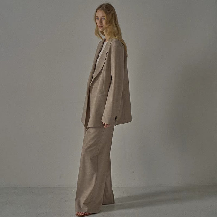 Kvinnors Elegant Oversized Blazer med Noble Cut Mirla-Eva Jonsson