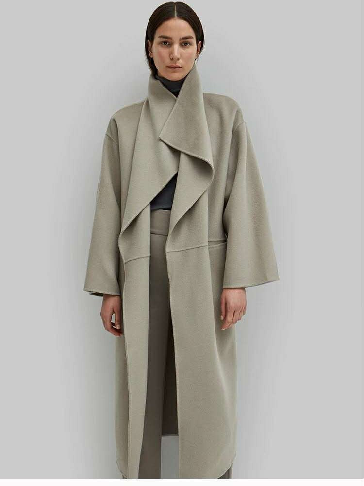 Kvinnors Elegant Oversized Kappa med Öppen Framsida Mirla-Eva Jonsson