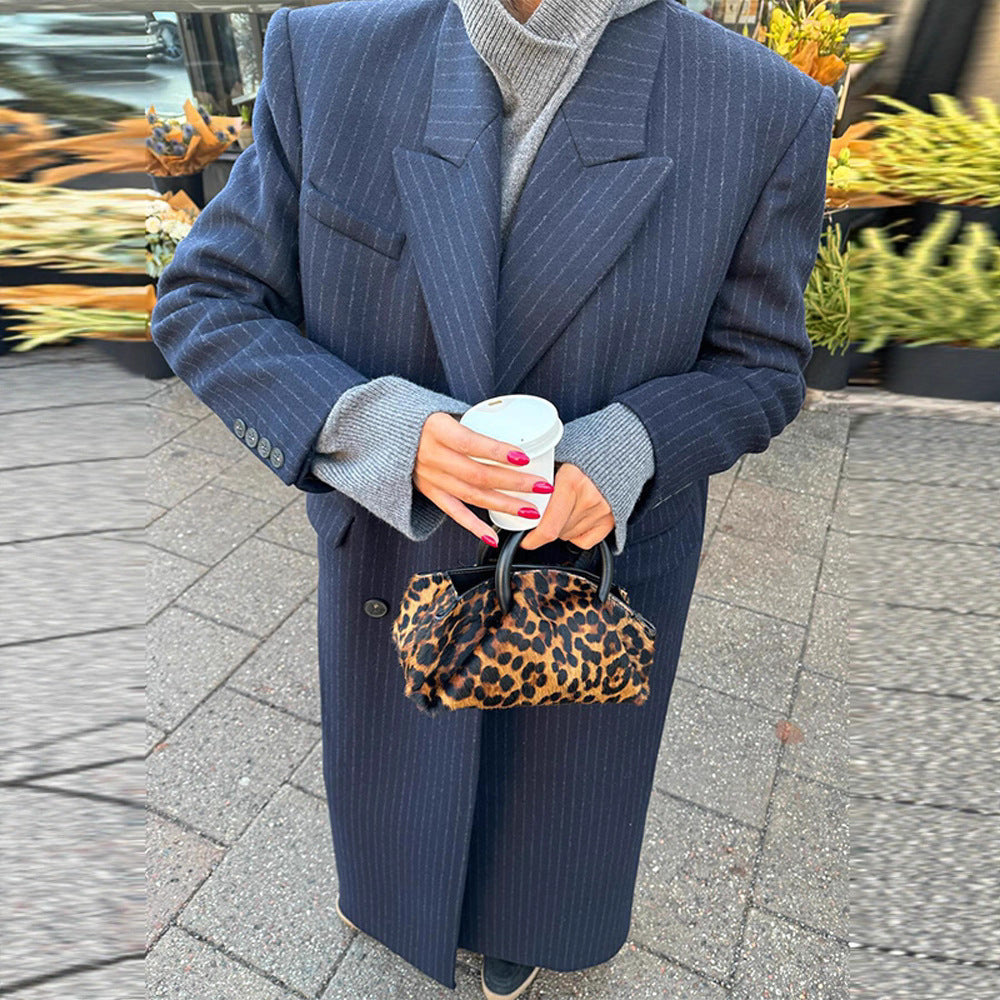 Kvinnors Elegant Randig Trenchcoat med Dubbel Knäppning och Praktiska Fickor Mirla-Eva Jonsson