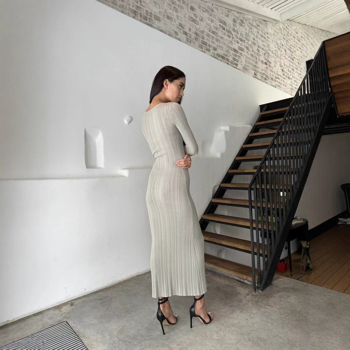 Kvinnors Elegant Ribbade Knit Maxi Klänning med Långa Ärm och Fitted Cut Mirla-Eva Jonsson