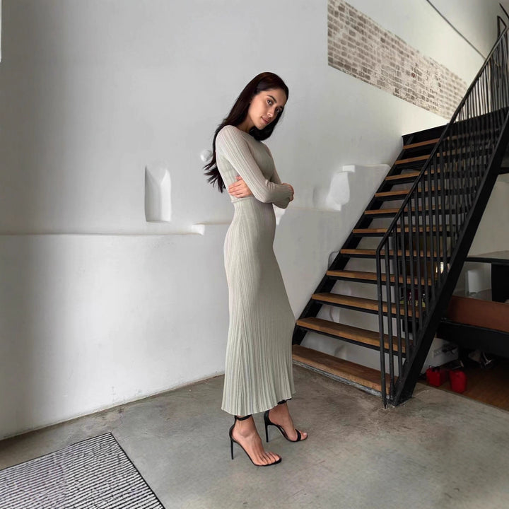 Kvinnors Elegant Ribbade Knit Maxi Klänning med Långa Ärm och Fitted Cut Mirla-Eva Jonsson