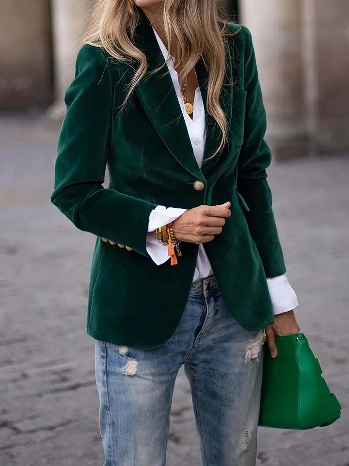 Kvinnors Elegant Sammet Blazer med Skräddarsydd Passform och Guldknappar Mirla-Eva Jonsson