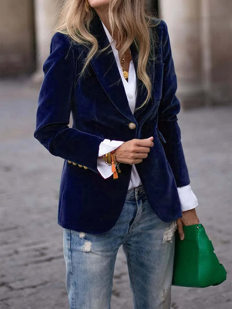 Kvinnors Elegant Sammet Blazer med Skräddarsydd Passform och Guldknappar Mirla-Eva Jonsson