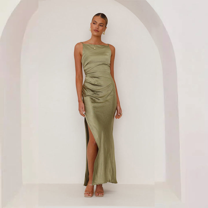 Kvinnors Elegant Satin Maxi Klänning med Chic Fållad Halsringning och Sidsprund Mirla-Eva Jonsson