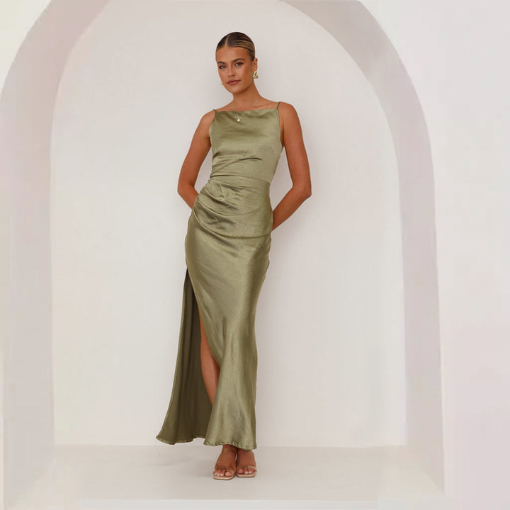 Kvinnors Elegant Satin Maxi Klänning med Chic Fållad Halsringning och Sidsprund Mirla-Eva Jonsson