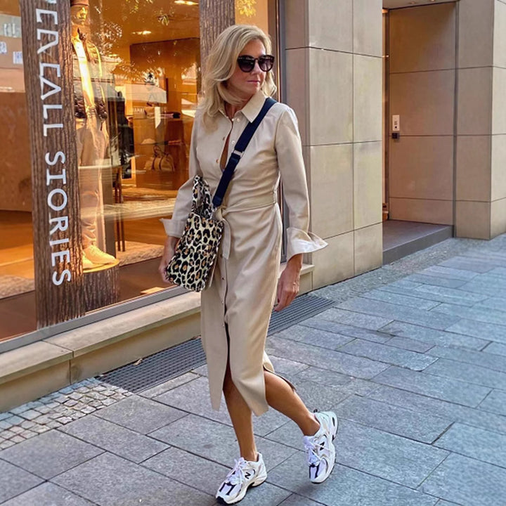 Kvinnors Elegant Skjortklänning med Skräddarsydd Klipp och Trendiga Detaljer Mirla-Eva Jonsson