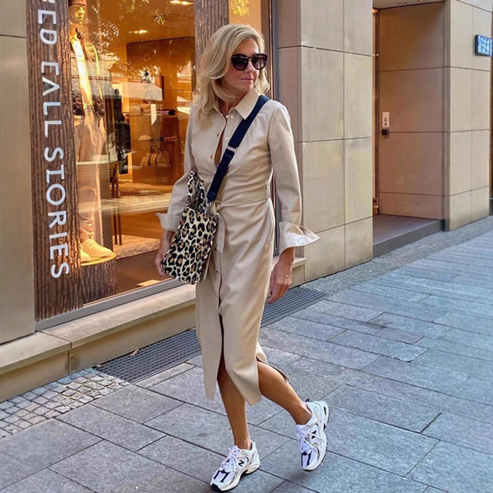 Kvinnors Elegant Skjortklänning med Skräddarsydd Klipp och Trendiga Detaljer Mirla-Eva Jonsson