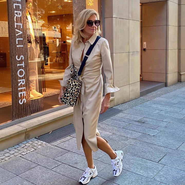 Kvinnors Elegant Skjortklänning med Skräddarsydd Klipp och Trendiga Detaljer Mirla-Eva Jonsson