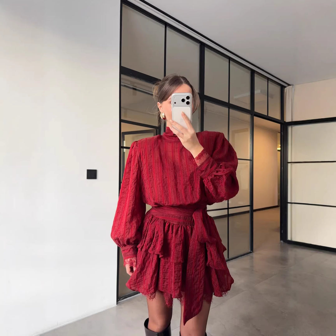 Kvinnors Elegant Skjortklänning med Voluminösa Ärmar och Volangdetaljer Mirla-Eva Jonsson