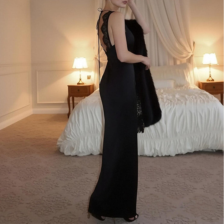 Kvinnors Elegant Spets Maxi Klänning med Djup V-Hals och Långa Handskar Mirla-Eva Jonsson