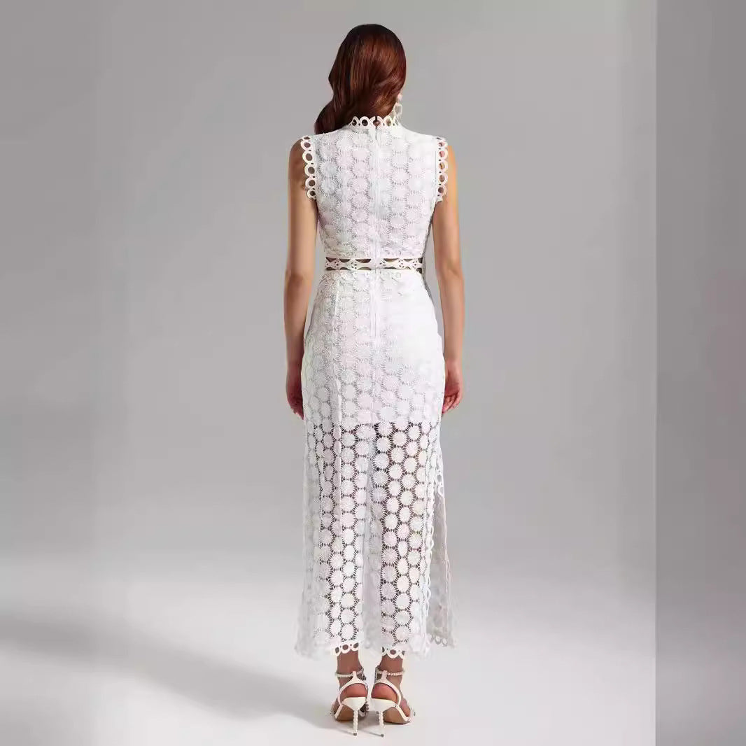 Kvinnors Elegant Spets Maxi Klänning med Transparenta Insatser och Dekorativa Volangdetaljer-Eva Jonsson
