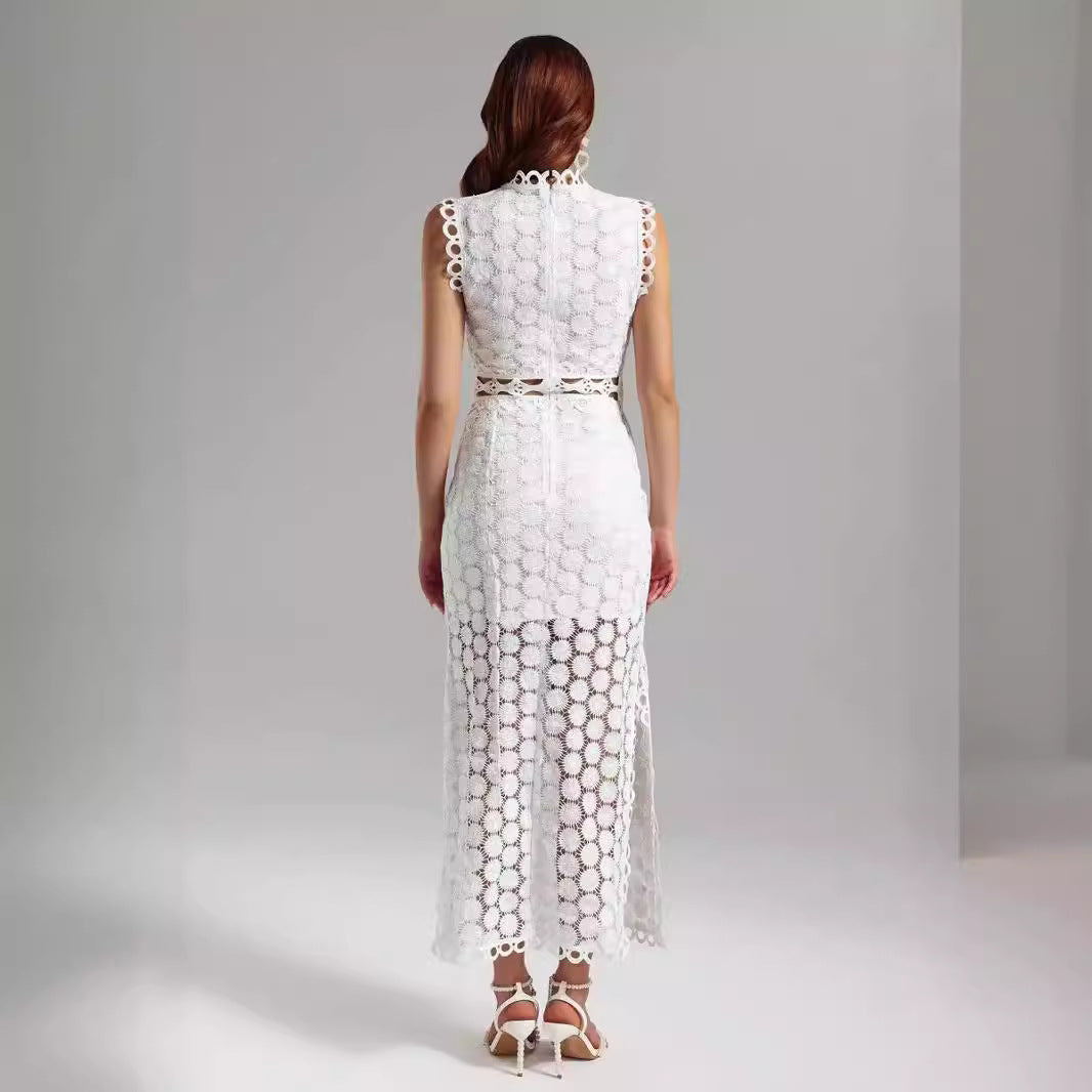 Kvinnors Elegant Spets Maxi Klänning med Transparenta Insatser och Dekorativa Volangdetaljer-Eva Jonsson