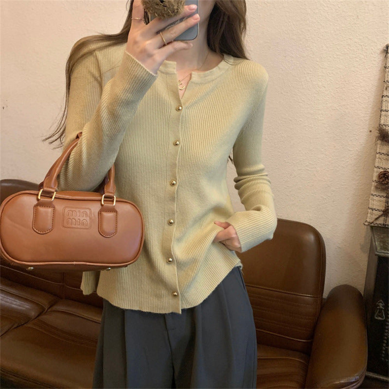 Kvinnors Elegant Stickad Cardigan med Knappar och Fin Ribbad Struktur Mirla-Eva Jonsson