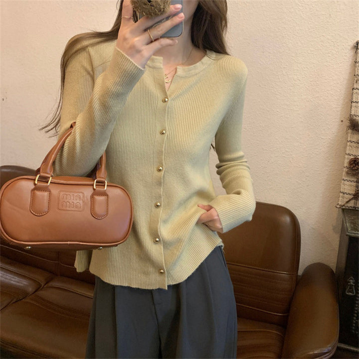 Kvinnors Elegant Stickad Cardigan med Knappar och Fin Ribbad Struktur Mirla-Eva Jonsson