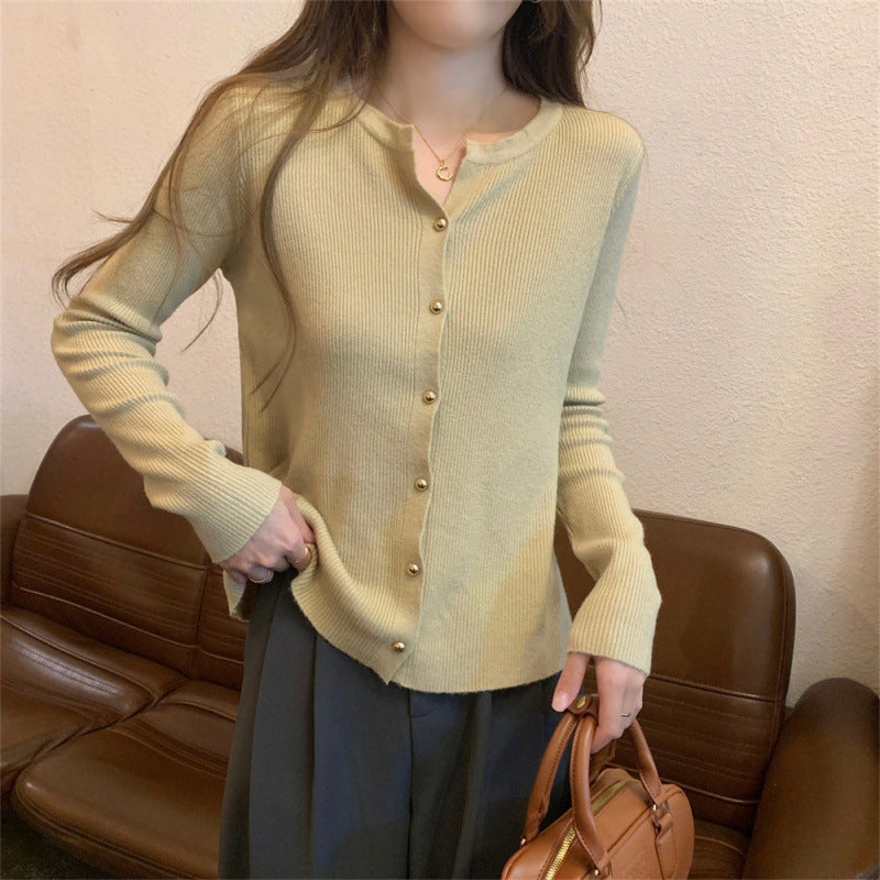 Kvinnors Elegant Stickad Cardigan med Knappar och Fin Ribbad Struktur Mirla-Eva Jonsson