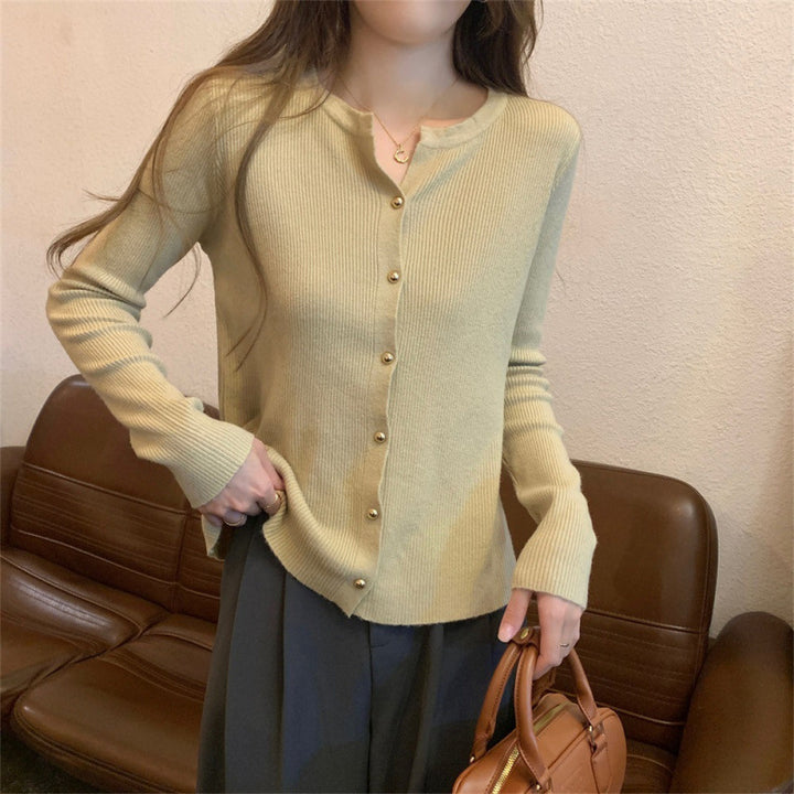 Kvinnors Elegant Stickad Cardigan med Knappar och Fin Ribbad Struktur Mirla-Eva Jonsson