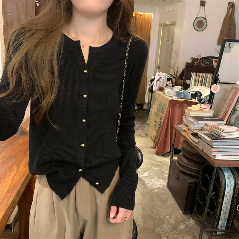 Kvinnors Elegant Stickad Cardigan med Knappar och Fin Ribbad Struktur Mirla-Eva Jonsson