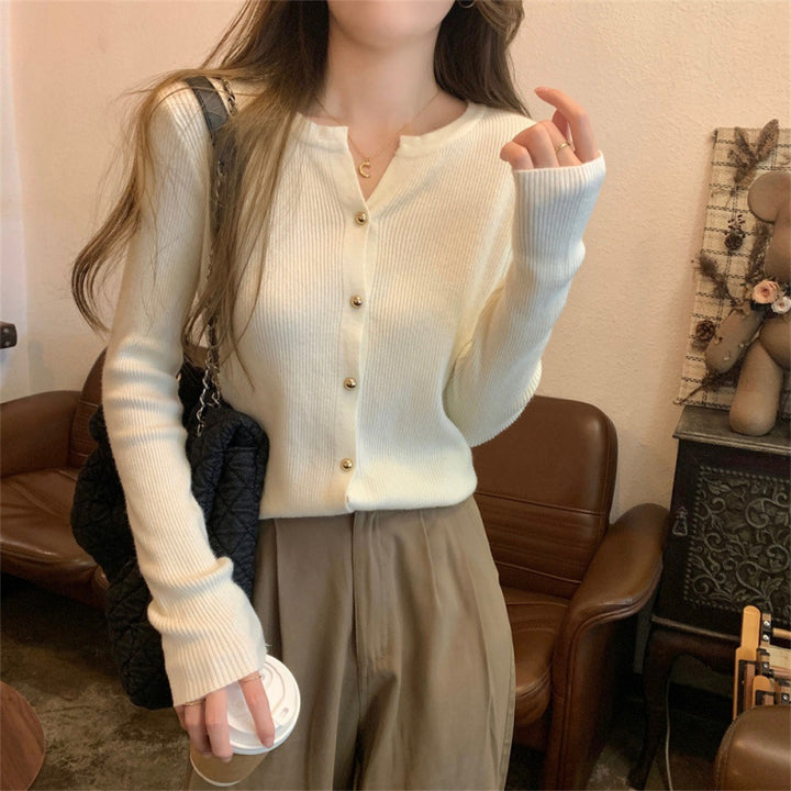 Kvinnors Elegant Stickad Cardigan med Knappar och Fin Ribbad Struktur Mirla-Eva Jonsson