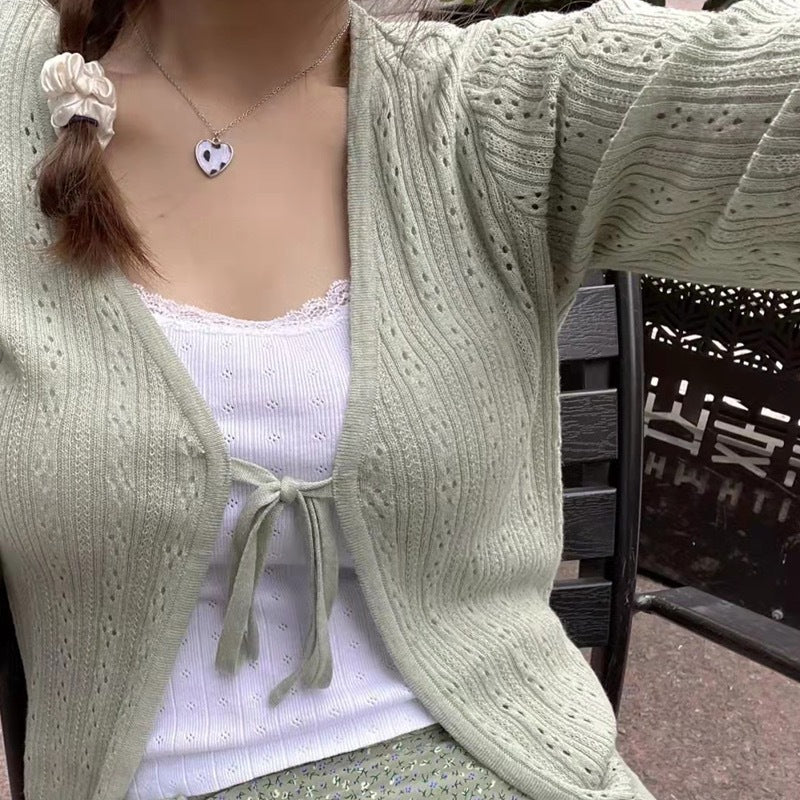 Kvinnors Elegant Stickad Kappa med Justerbar Snörning Mirla-Eva Jonsson