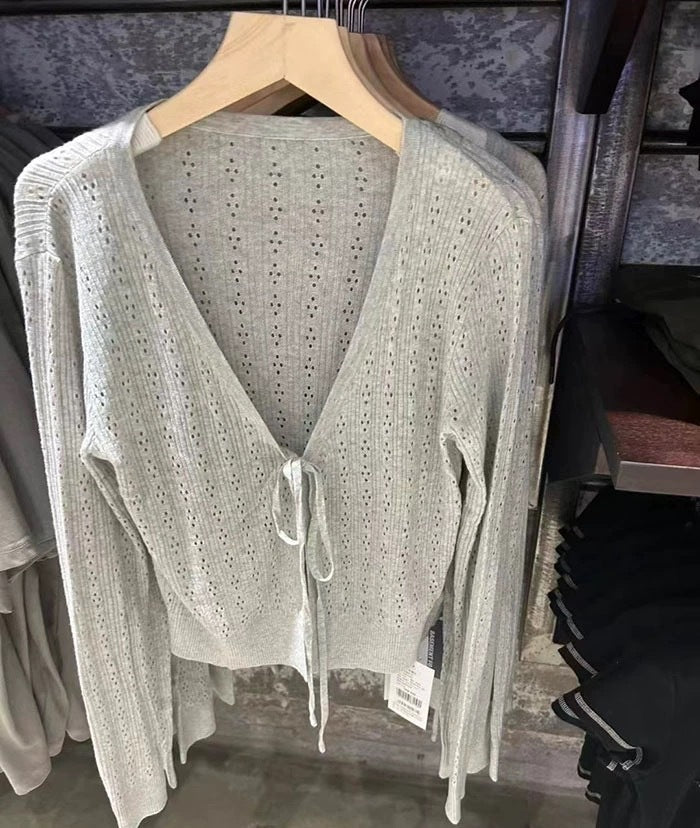 Kvinnors Elegant Stickad Kappa med Justerbar Snörning Mirla-Eva Jonsson