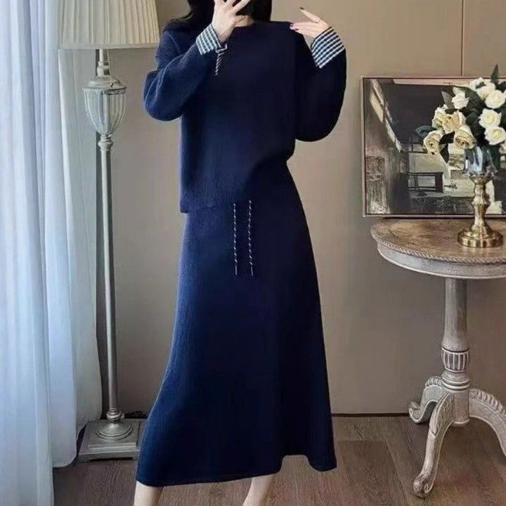 Kvinnors Elegant Stickad Klänning med Avtagbar Bluskrage och Dragsko-Eva Jonsson