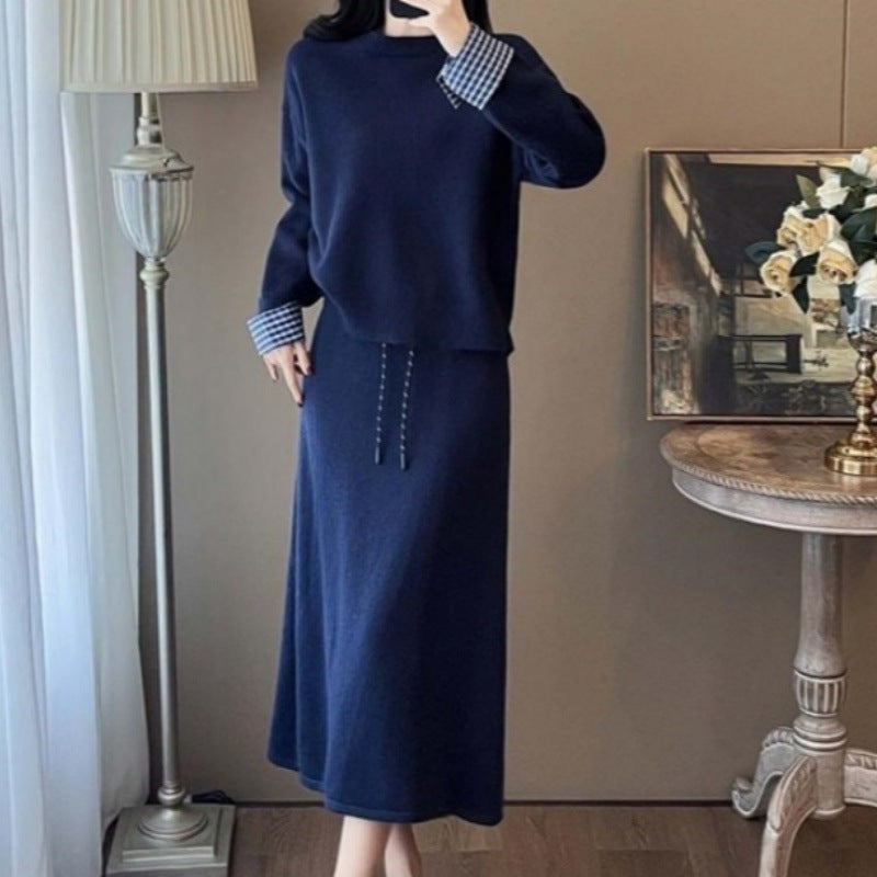 Kvinnors Elegant Stickad Klänning med Avtagbar Bluskrage och Dragsko-Eva Jonsson