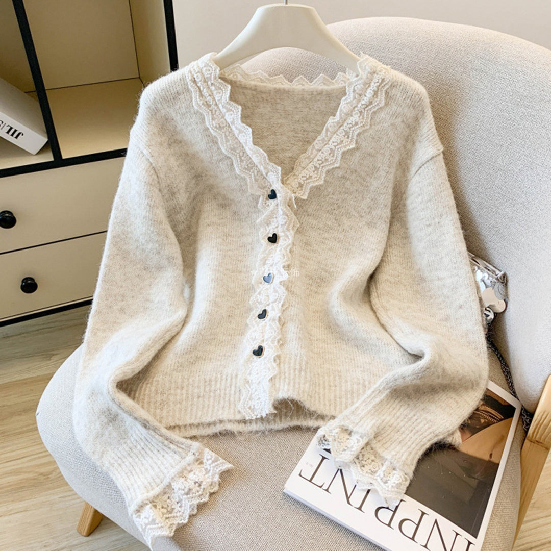 Kvinnors Elegant Stickad Tröja med Spetsdekoration Mirla-Eva Jonsson